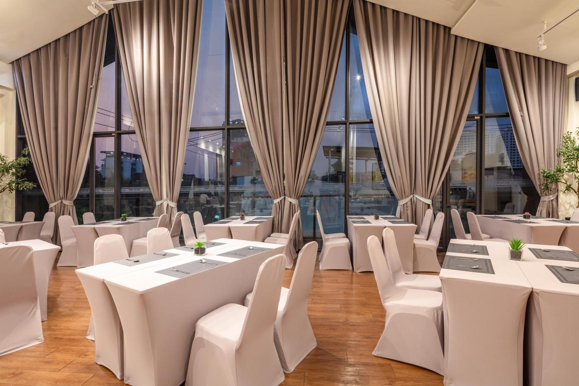 Surestay By Best Western Iconic Ari-Jatujak Bangkok Exterior photo